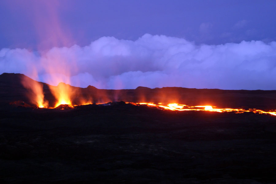 Éruption en cours du piton de la fournaise